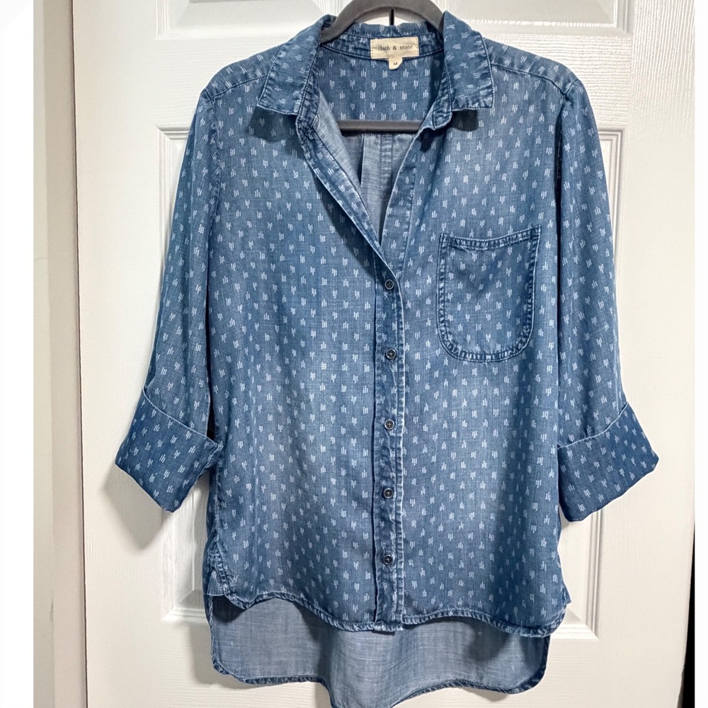 Cloth & Stone Blue Dash Print Chambray Button Down Shirt Womens Medium - Picture 3 of 6